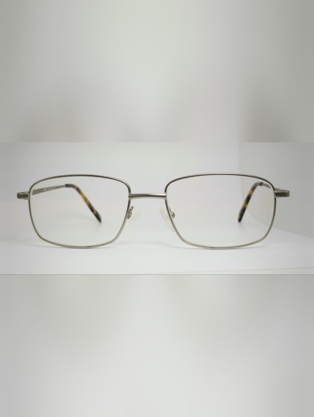 Bryce. Rectangular Metal Frame Eyeglasses in Silver.